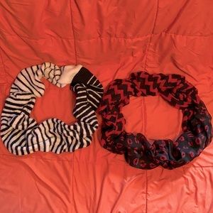 Scarfs-black and white/black and red with kisses💋